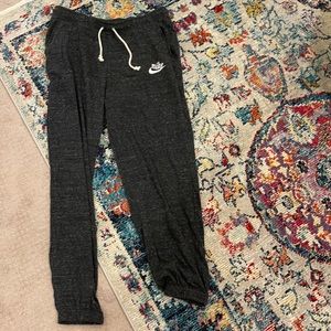 dark grey nike sweatpants